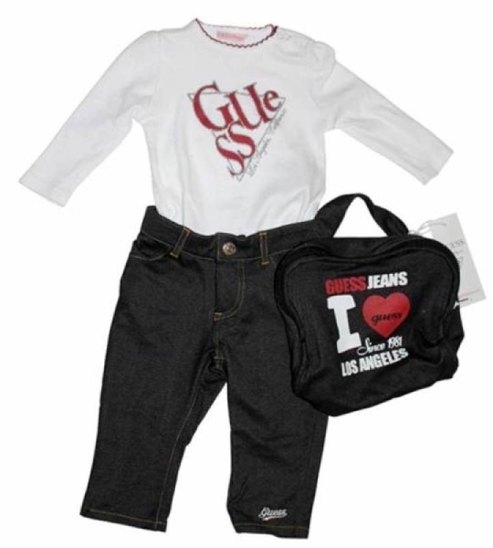 Ensemble Tee-Shirt et Pantalon de chez Guess Enfant, collection Baby Jeans Girls