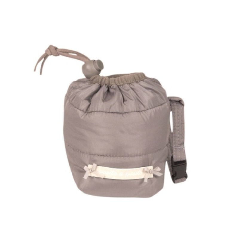 Porte Sucette Aspen Marron Glacé Pasito A Pasito Porte Sucette Aspen Marron Glacé de chez Pasito A Pasito, collection Fin de Collection Pasito