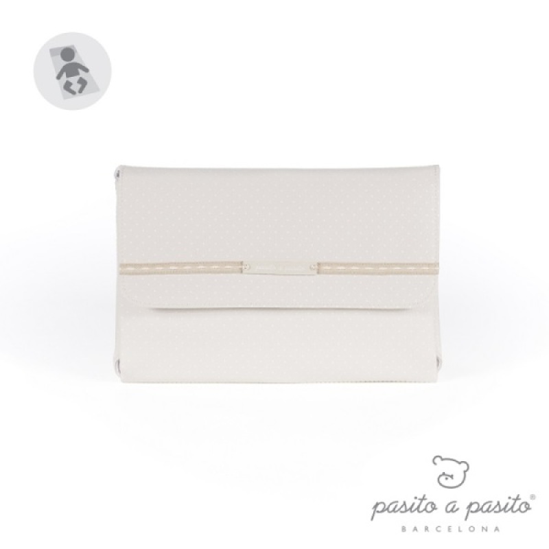 Tapis à Langer Laforet Pois Beige Pasito A Pasito Tapis à Langer Laforet Pois Beige de chez Pasito A Pasito, collection Fin de Collection Pasito