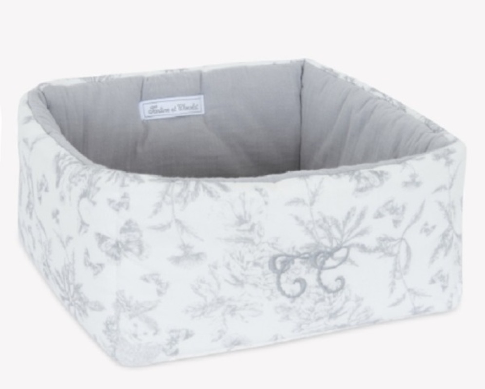 Panier de Rangement Toile de Jouy Gris Tartine et Chocolat Panier de Rangement Toile de Jouy Gris de chez Tartine et Chocolat, collection Toile de Jouy