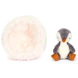 Peluche Pingouin dans son nid Hibernating