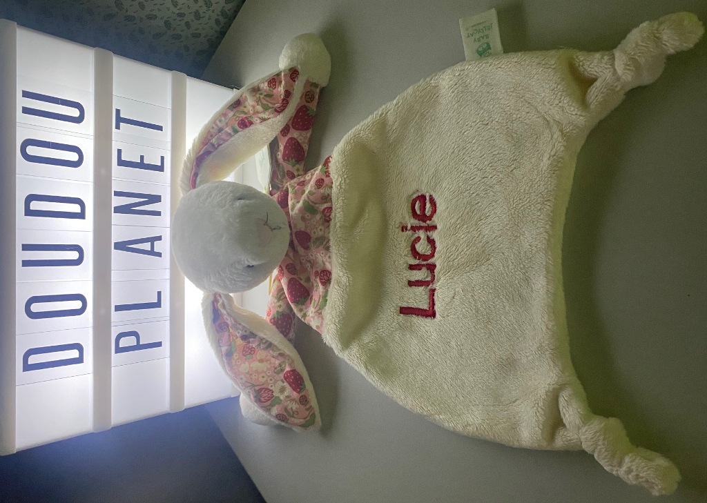 Doudou Lapin Crème Berry Blossom Bashful Comforter Doudou Lapin Crème Berry Blossom Bashful Comforter