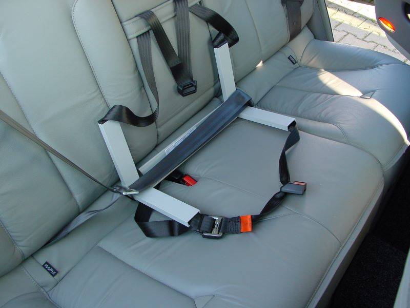 attache landau voiture